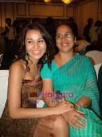 Nisha Kothari with mom at Mother_s day special in Mumbai on 6th May 2011.JPG